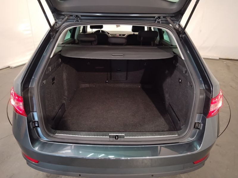 GuidiCar - SKODA Superb 2021 Superb Wagon 2.0 tdi evo Style 150cv dsg Usato