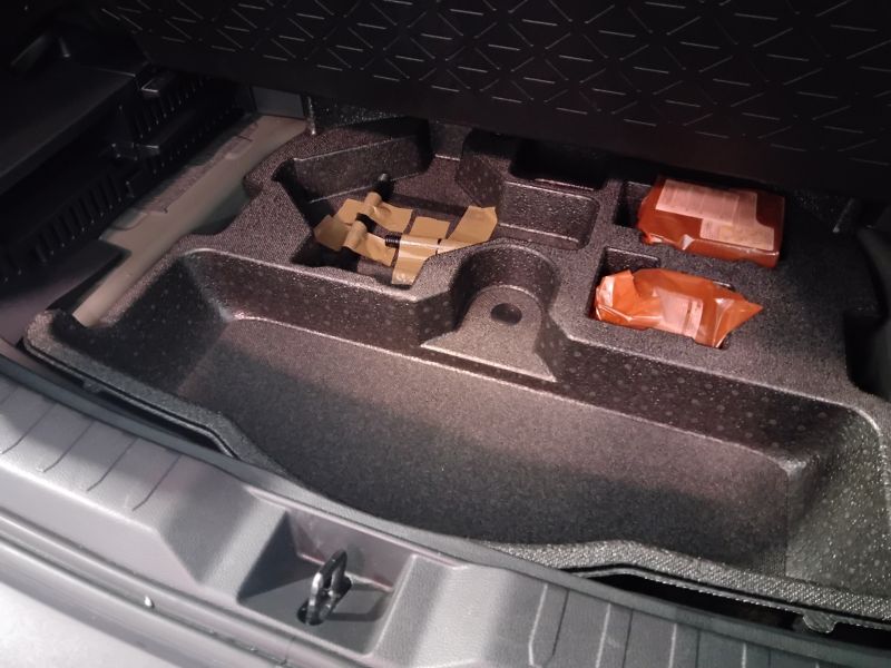 GuidiCar - TOYOTA RAV4 2019 Rav4 2.5 vvt-ie hybrid Lounge 2wd e-cvt Usato