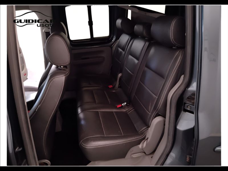 GuidiCar - VOLKSWAGEN Caddy 3ªs. Tour. 1ª 2010 Caddy 3ªs. Tour. 1ª - Caddy 1.9 TDI 105CV 4p. Kombi Duo Usato