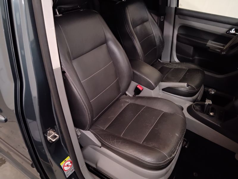 GuidiCar - VOLKSWAGEN Caddy 3ªs. Tour. 1ª 2010 Caddy 3ªs. Tour. 1ª - Caddy 1.9 TDI 105CV 4p. Kombi Duo Usato