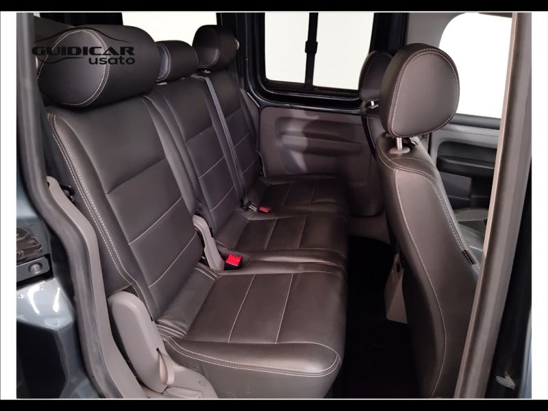GuidiCar - VOLKSWAGEN Caddy 3ªs. Tour. 1ª 2010 Caddy 3ªs. Tour. 1ª - Caddy 1.9 TDI 105CV 4p. Kombi Duo Usato