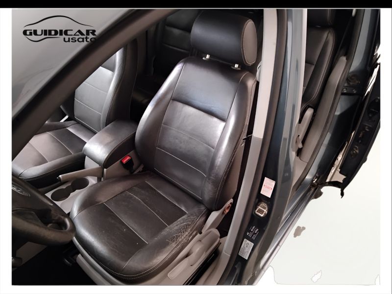 GuidiCar - VOLKSWAGEN Caddy 3ªs. Tour. 1ª 2010 Caddy 3ªs. Tour. 1ª - Caddy 1.9 TDI 105CV 4p. Kombi Duo Usato
