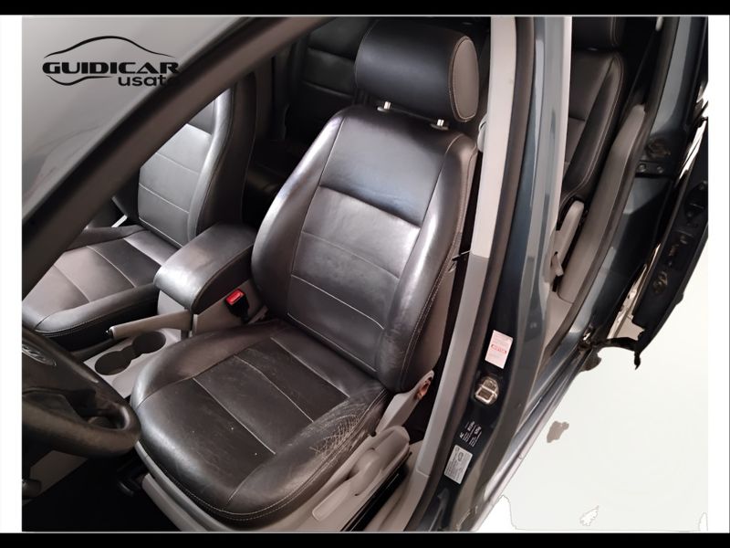 GuidiCar - VOLKSWAGEN Caddy 3ªs. Tour. 1ª 2010 Caddy 3ªs. Tour. 1ª - Caddy 1.9 TDI 105CV 4p. Kombi Duo Usato