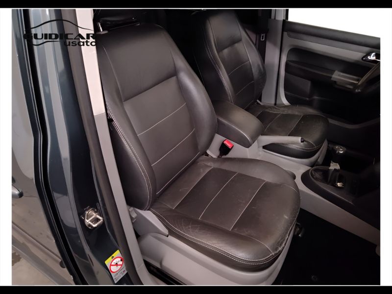 GuidiCar - VOLKSWAGEN Caddy 3ªs. Tour. 1ª 2010 Caddy 3ªs. Tour. 1ª - Caddy 1.9 TDI 105CV 4p. Kombi Duo Usato