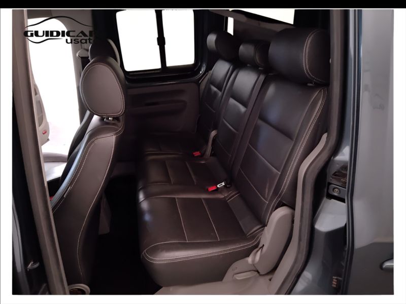 GuidiCar - VOLKSWAGEN Caddy 3ªs. Tour. 1ª 2010 Caddy 3ªs. Tour. 1ª - Caddy 1.9 TDI 105CV 4p. Kombi Duo Usato