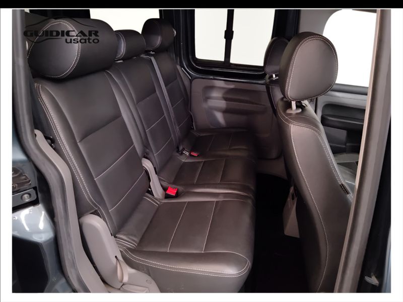 GuidiCar - VOLKSWAGEN Caddy 3ªs. Tour. 1ª 2010 Caddy 3ªs. Tour. 1ª - Caddy 1.9 TDI 105CV 4p. Kombi Duo Usato