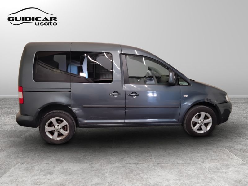 GuidiCar - VOLKSWAGEN Caddy 3ªs. Tour. 1ª 2010 Caddy 3ªs. Tour. 1ª - Caddy 1.9 TDI 105CV 4p. Kombi Duo Usato