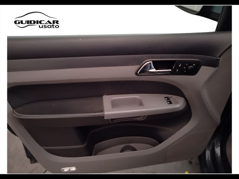 GuidiCar - VOLKSWAGEN Caddy 3ªs. Tour. 1ª 2010 Caddy 3ªs. Tour. 1ª - Caddy 1.9 TDI 105CV 4p. Kombi Duo Usato