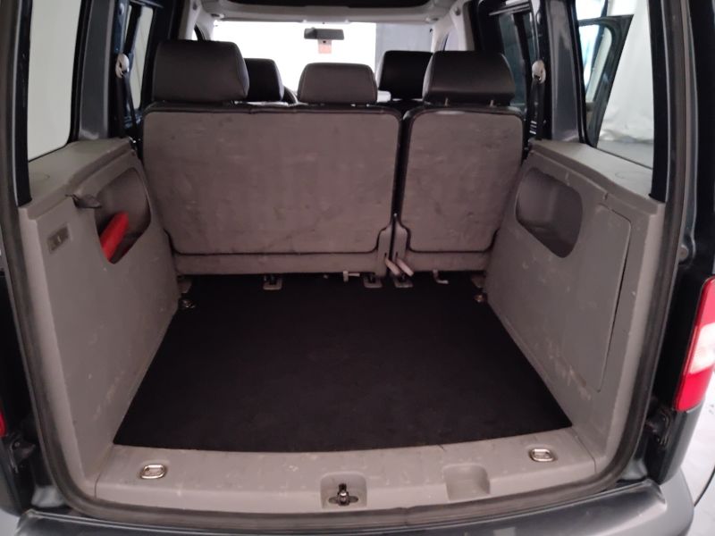 GuidiCar - VOLKSWAGEN Caddy 3ªs. Tour. 1ª 2010 Caddy 3ªs. Tour. 1ª - Caddy 1.9 TDI 105CV 4p. Kombi Duo Usato