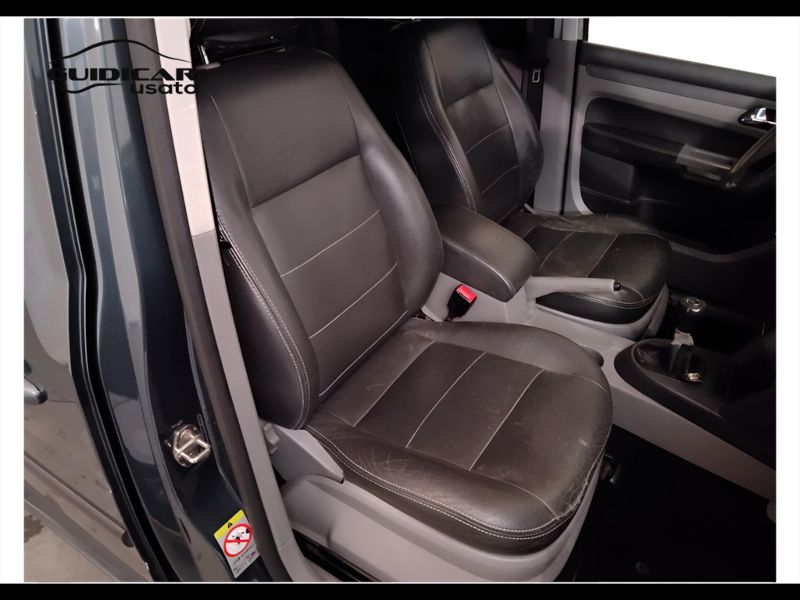 GuidiCar - VOLKSWAGEN Caddy 3ªs. Tour. 1ª 2010 Caddy 3ªs. Tour. 1ª - Caddy 1.9 TDI 105CV 4p. Kombi Duo Usato
