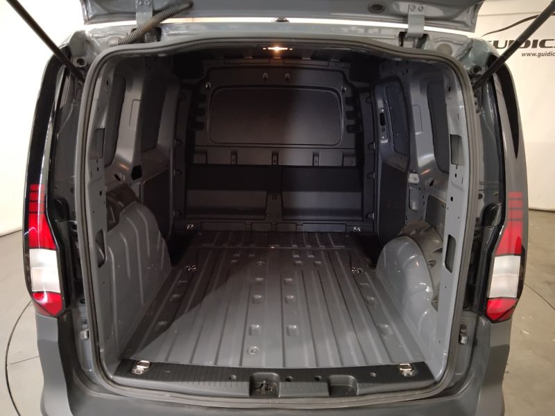 GuidiCar - VOLKSWAGEN INDUSTRIALI Caddy 2022 Caddy cargo 2.0 tdi scr 102cv business Usato