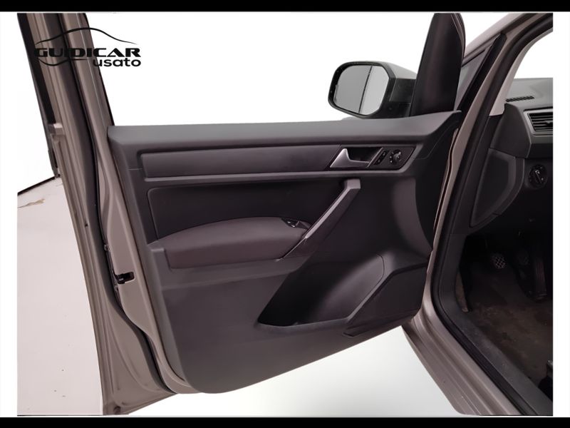 GuidiCar - VOLKSWAGEN INDUSTRIALI Caddy 2016 Caddy 2.0 tdi 102cv kombi Business E6 Usato