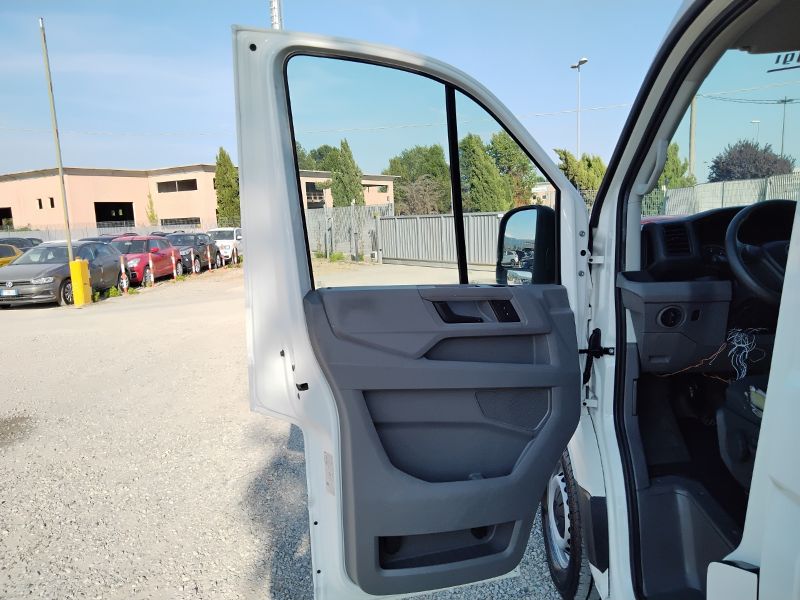 GuidiCar - VOLKSWAGEN INDUSTRIALI Crafter 2019 crafter 35 2.0 tdi 140cv tr.post. L3 cab Usato