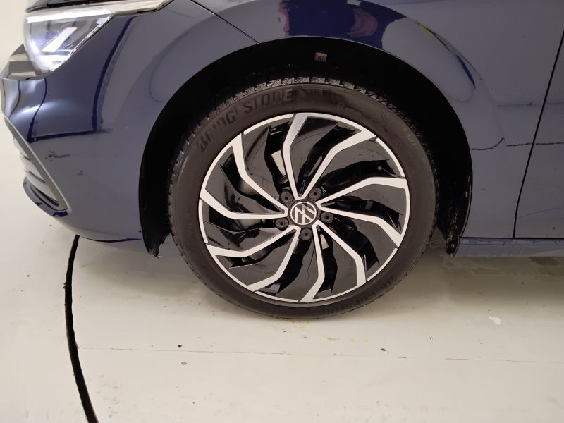 GuidiCar - VOLKSWAGEN Golf 2021 Golf 1.5 etsi evo act Life 130cv dsg Usato
