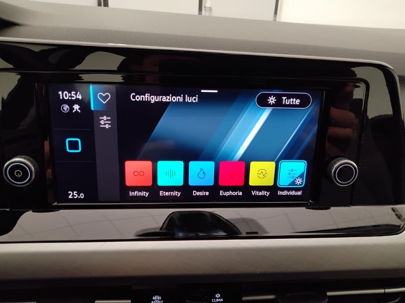 GuidiCar - VOLKSWAGEN Golf 2021 Golf 1.5 etsi evo act Life 130cv dsg Usato