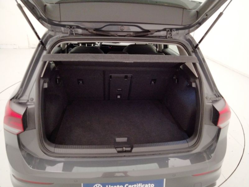 GuidiCar - VOLKSWAGEN Golf 2023 Golf 1.0 etsi evo Life 110cv dsg Usato