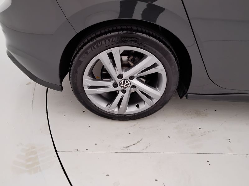 GuidiCar - VOLKSWAGEN Golf 2021 Golf 1.5 tsi evo act R-Line 130cv Usato
