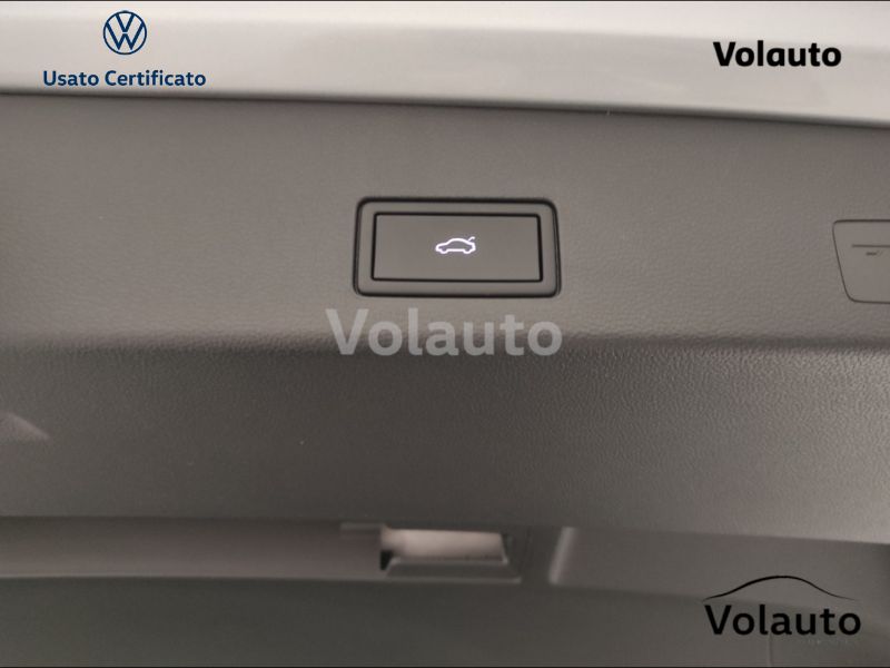 GuidiCar - VOLKSWAGEN Golf 8ª serie 2021 Golf 8ª serie - Golf Variant 2.0 TDI SCR DSG Style Aziendale