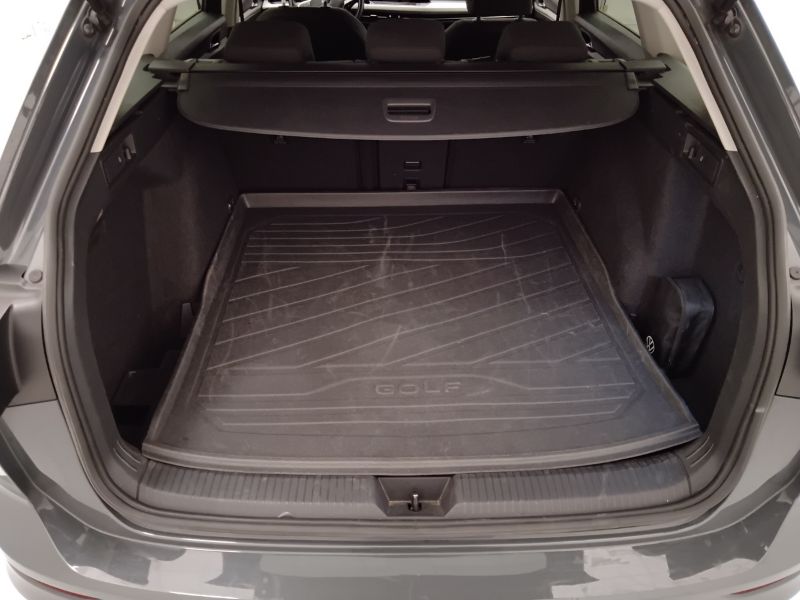 GuidiCar - VOLKSWAGEN Golf 2021 Golf Variant 1.0 etsi evo Life 110cv dsg Usato