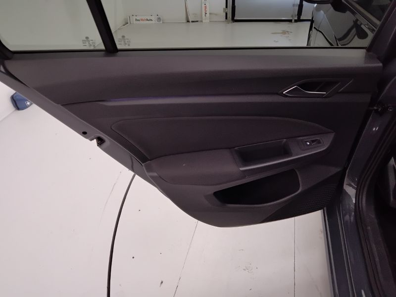 GuidiCar - VOLKSWAGEN Golf 2021 Golf Variant 1.0 etsi evo Life 110cv dsg Usato