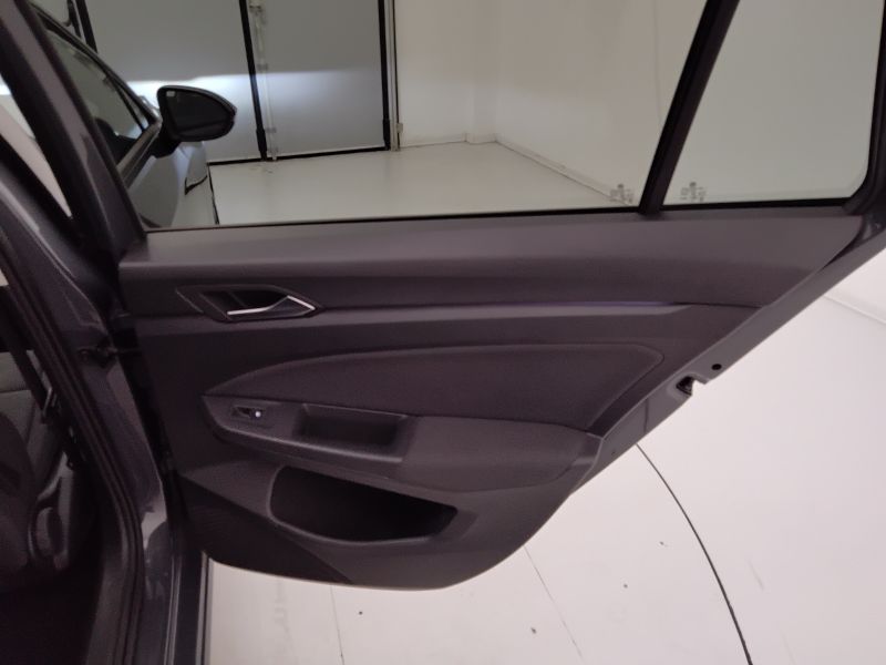GuidiCar - VOLKSWAGEN Golf 2021 Golf Variant 1.0 etsi evo Life 110cv dsg Usato