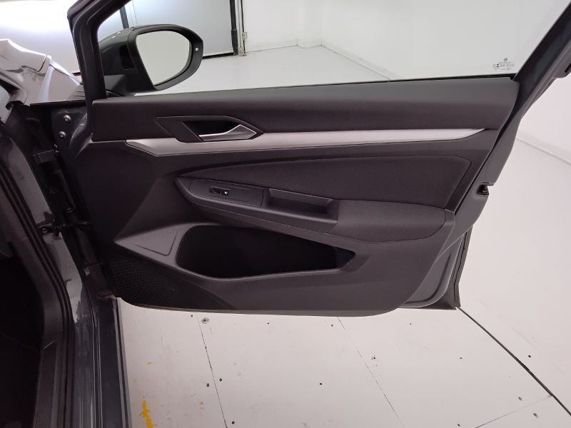 GuidiCar - VOLKSWAGEN Golf 2021 Golf Variant 1.0 etsi evo Life 110cv dsg Usato