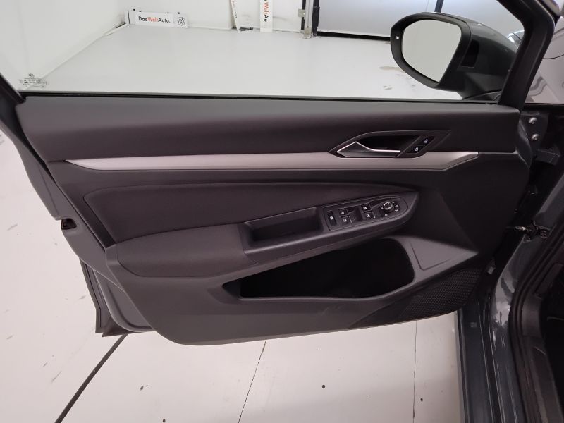 GuidiCar - VOLKSWAGEN Golf 2021 Golf Variant 1.0 etsi evo Life 110cv dsg Usato