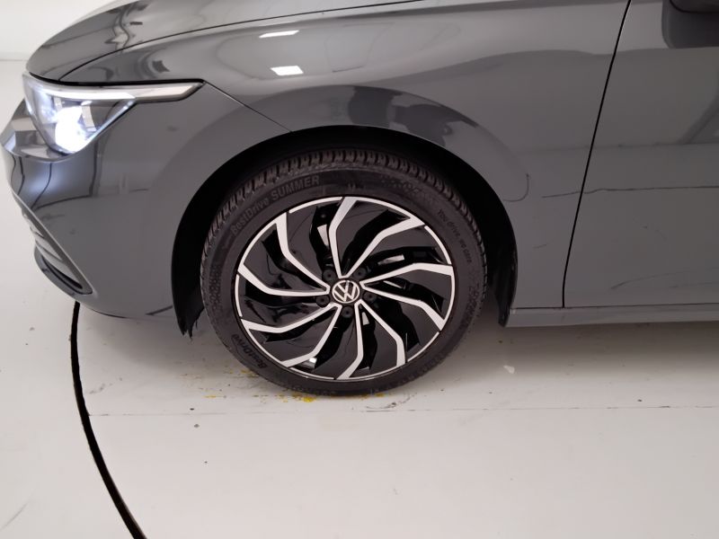 GuidiCar - VOLKSWAGEN Golf 2021 Golf Variant 1.0 etsi evo Life 110cv dsg Usato