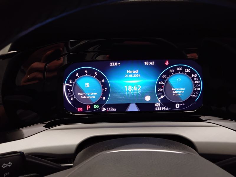 GuidiCar - VOLKSWAGEN Golf 2021 Golf Variant 1.0 etsi evo Life 110cv dsg Usato