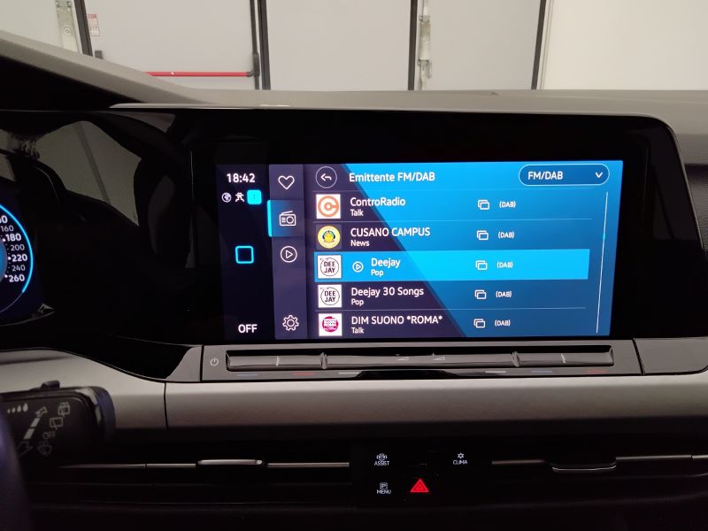 GuidiCar - VOLKSWAGEN Golf 2021 Golf Variant 1.0 etsi evo Life 110cv dsg Usato