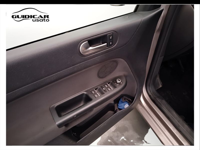 GuidiCar - VOLKSWAGEN Golf 2010 Golf Plus 1.6 Highline bi-fuel Usato