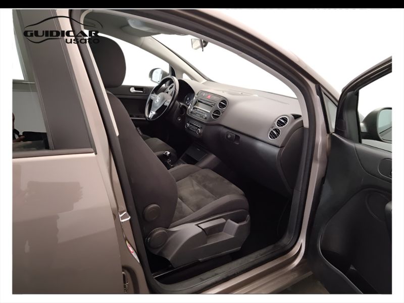 GuidiCar - VOLKSWAGEN Golf 2010 Golf Plus 1.6 Highline bi-fuel Usato