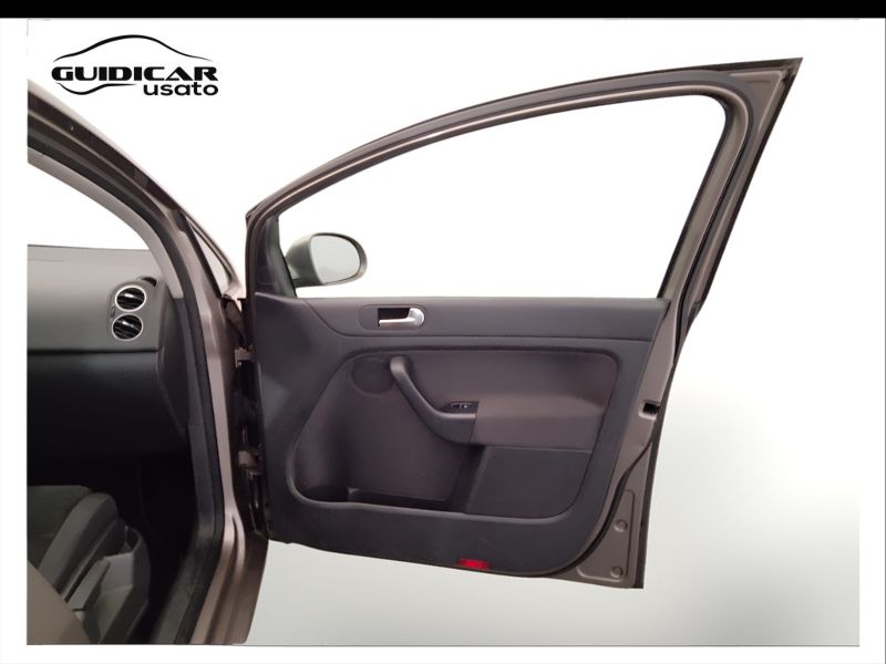 GuidiCar - VOLKSWAGEN Golf 2010 Golf Plus 1.6 Highline bi-fuel Usato