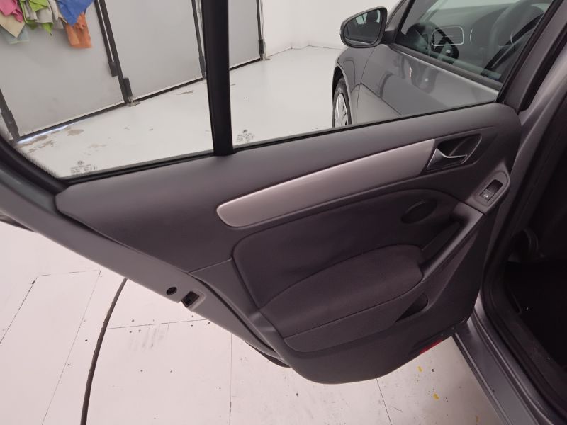 GuidiCar - VOLKSWAGEN Golf 2009 Golf 2.0 tdi Trendline 5p Usato