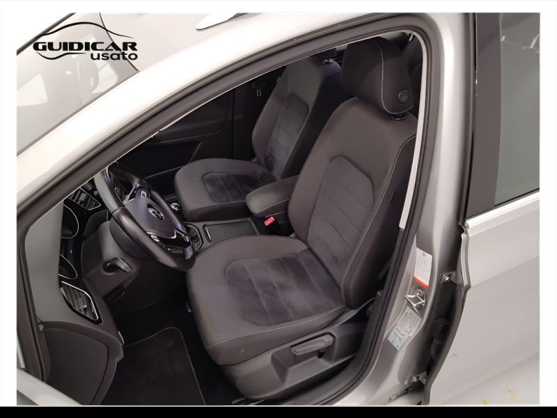 GuidiCar - VOLKSWAGEN Golf 2017 Golf Sportsvan 1.6 tdi Highline 115cv Usato