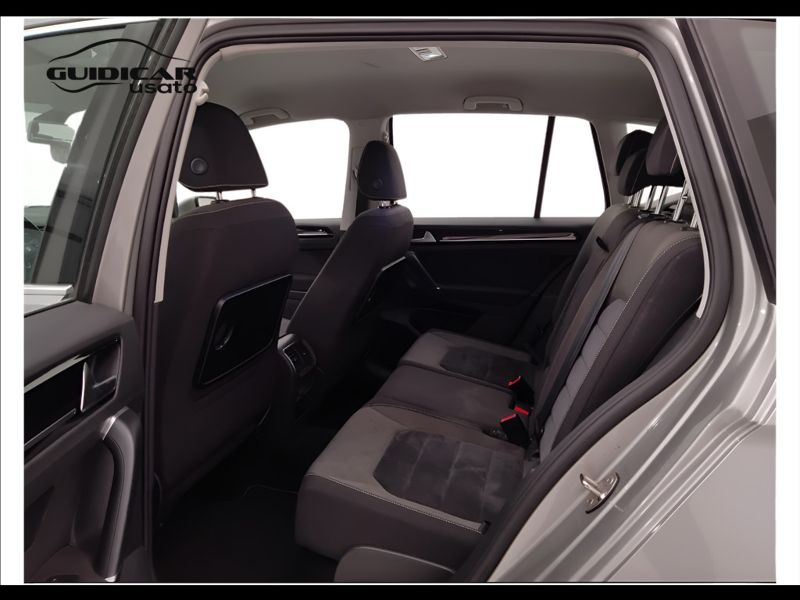 GuidiCar - VOLKSWAGEN Golf 2017 Golf Sportsvan 1.6 tdi Highline 115cv Usato