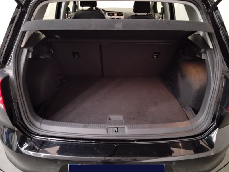 GuidiCar - VOLKSWAGEN Golf 2016 Golf 1.2 tsi Trendline 85cv 5p E6 Usato