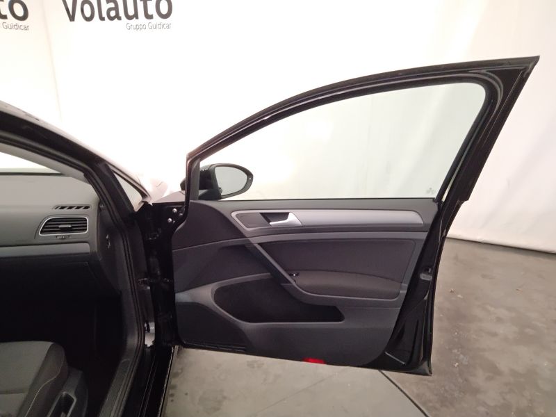 GuidiCar - VOLKSWAGEN Golf 2016 Golf 1.2 tsi Trendline 85cv 5p E6 Usato
