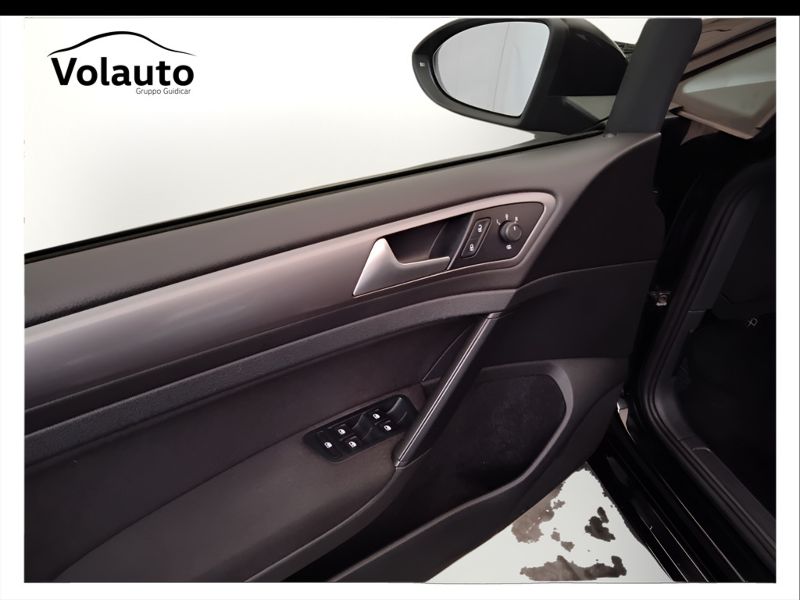 GuidiCar - VOLKSWAGEN Golf 2016 Golf 1.2 tsi Trendline 85cv 5p E6 Usato