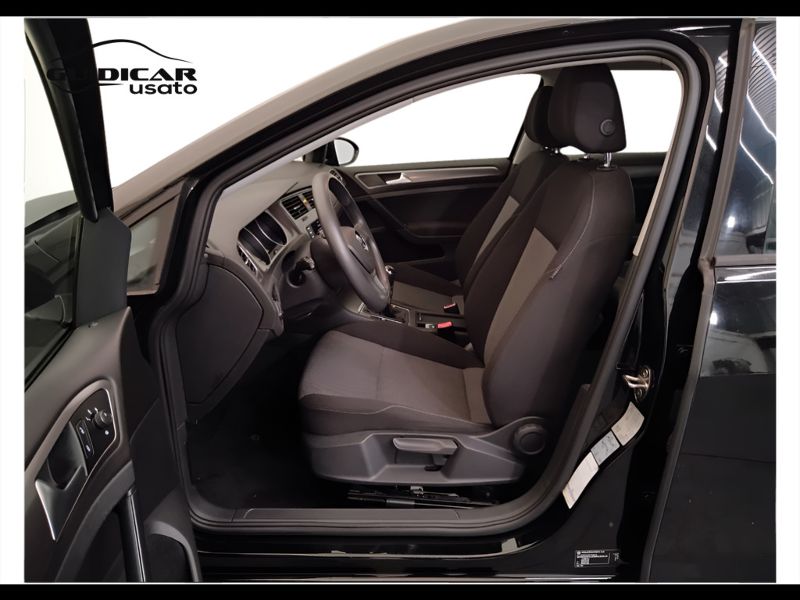 GuidiCar - VOLKSWAGEN Golf 2016 Golf 1.2 tsi Trendline 85cv 5p E6 Usato