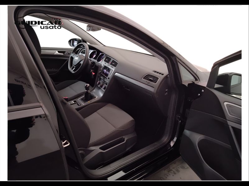 GuidiCar - VOLKSWAGEN Golf 2016 Golf 1.2 tsi Trendline 85cv 5p E6 Usato