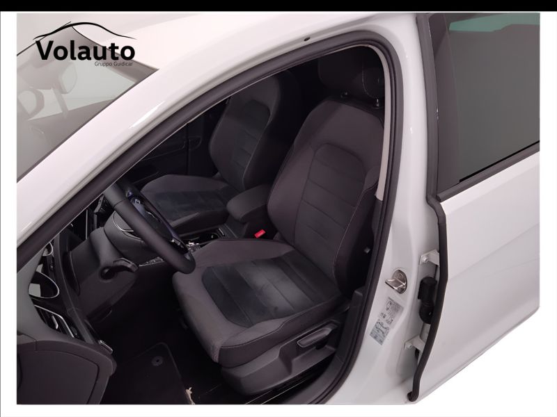 GuidiCar - VOLKSWAGEN Golf 2019 Golf 5p 1.5 tgi Executive 130cv dsg Usato