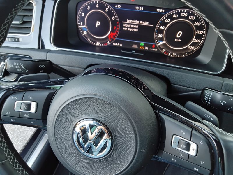 GuidiCar - VOLKSWAGEN Golf 2018 Golf 5p 2.0 tsi R 4motion 310cv dsg Usato