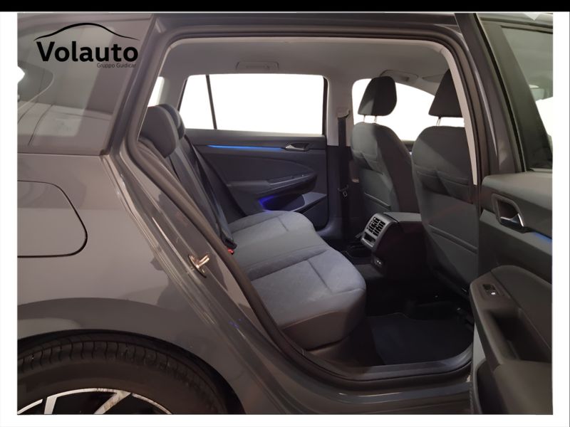 GuidiCar - VOLKSWAGEN Golf 2021 Golf Variant 1.0 etsi evo Life 110cv dsg Usato