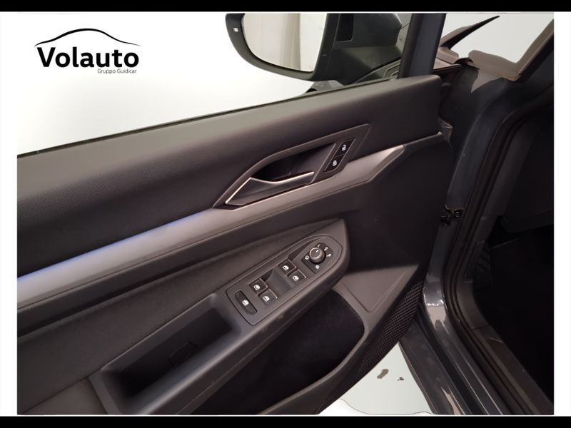 GuidiCar - VOLKSWAGEN Golf 2021 Golf Variant 1.0 etsi evo Life 110cv dsg Usato