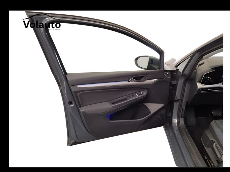 GuidiCar - VOLKSWAGEN Golf 2021 Golf Variant 1.0 etsi evo Life 110cv dsg Usato
