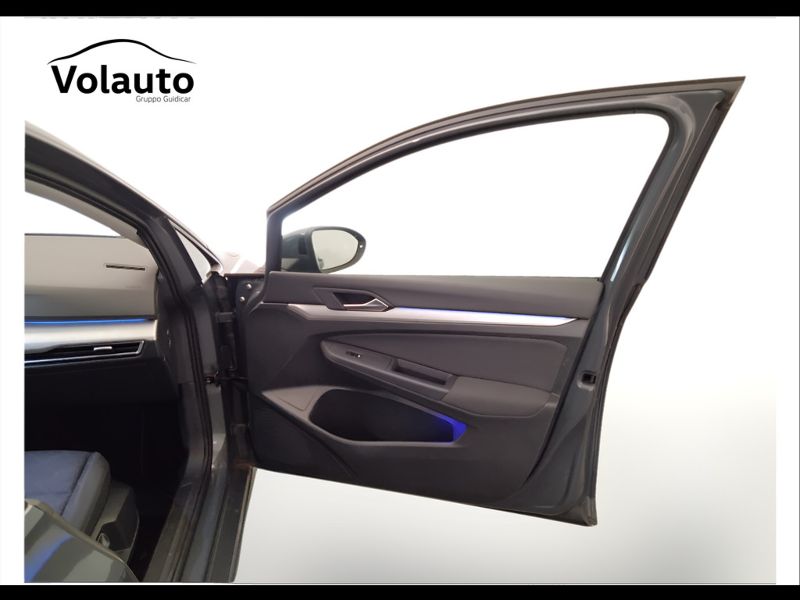 GuidiCar - VOLKSWAGEN Golf 2021 Golf Variant 1.0 etsi evo Life 110cv dsg Usato