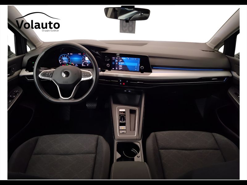 GuidiCar - VOLKSWAGEN Golf 2021 Golf Variant 1.0 etsi evo Life 110cv dsg Usato
