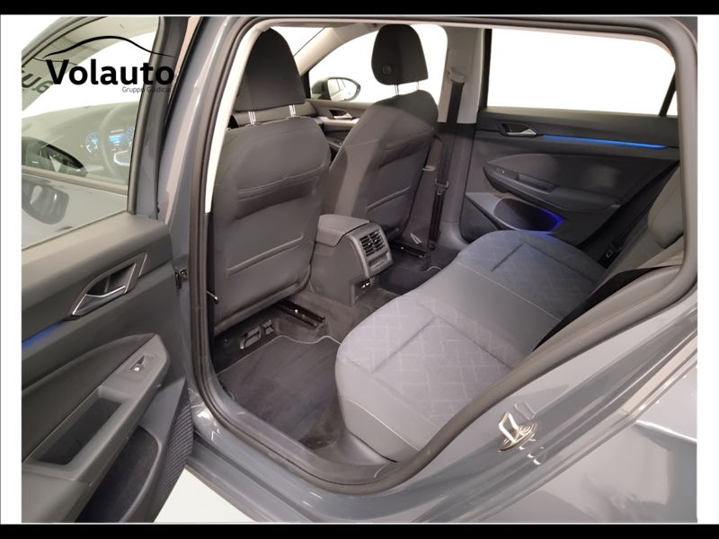 GuidiCar - VOLKSWAGEN Golf 2021 Golf Variant 1.0 etsi evo Life 110cv dsg Usato