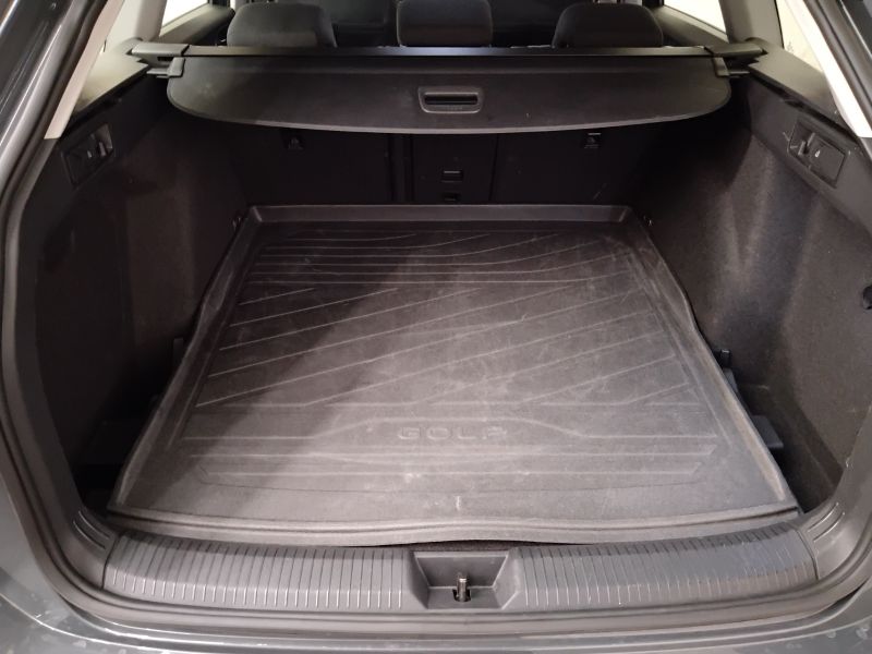 GuidiCar - VOLKSWAGEN Golf 2021 Golf Variant 1.0 etsi evo Life 110cv dsg Usato